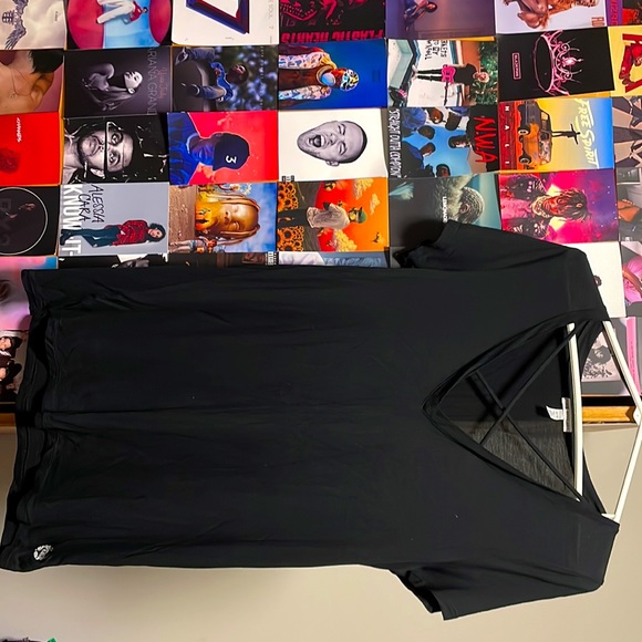 VS PINK Crossed V-Neck T-Shirt - Picture 4 of 4